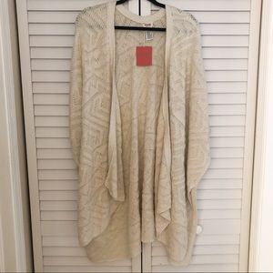 NWT ✨ Cream Kimono Sweater